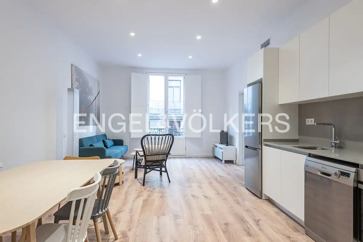 Flat with terrace to rent in Ciutat Vella, imagen 3