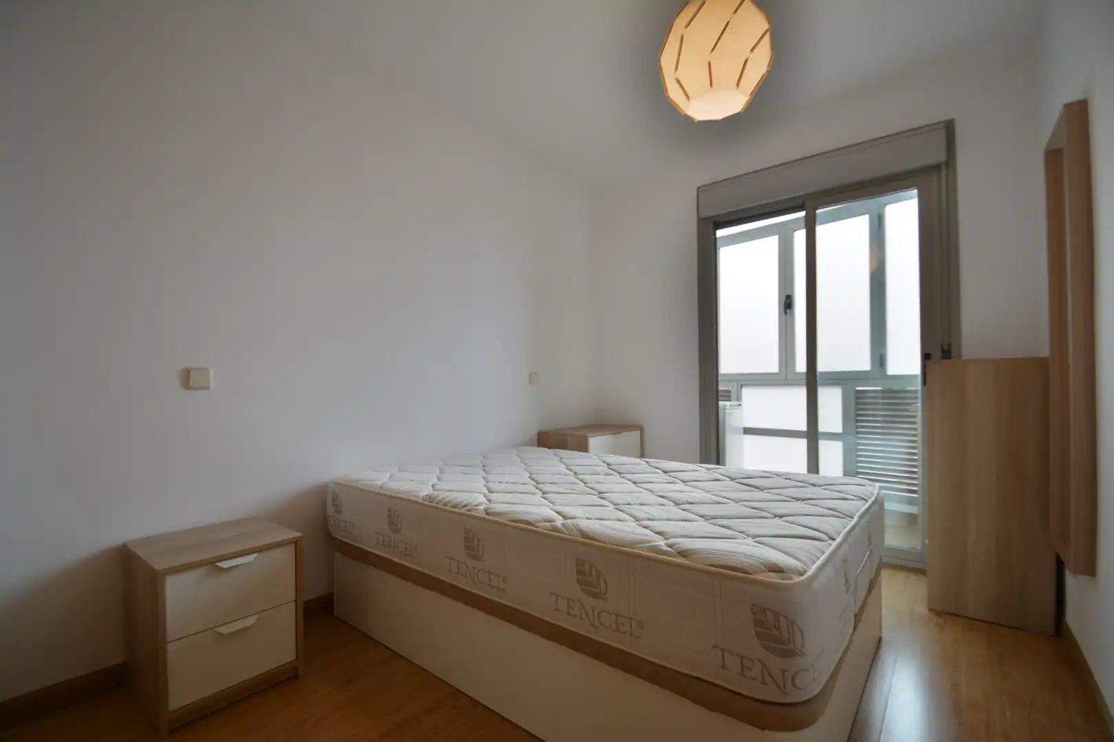 Habitación de Piso de alquiler en Madrid con Aire acondicionado, Trastero y Amueblado