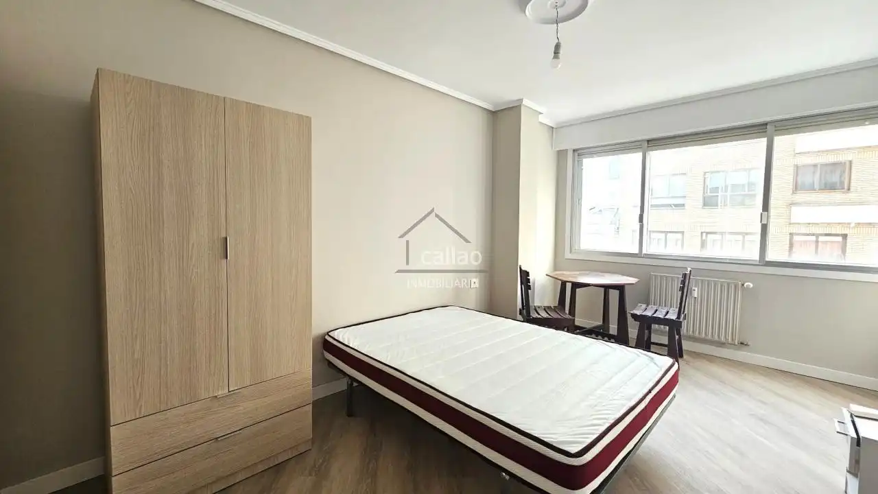 Habitación de Piso para compartir en Ferrol con Calefacción y Amueblado