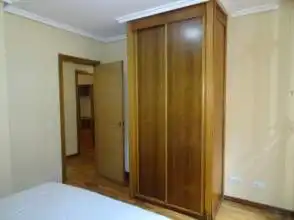 Schlafzimmer von Wohnung zur Miete in Gijón  mit Heizung, Parkett und Möbliert