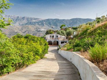Maison rustique avec piscine à vendre à Sayalonga