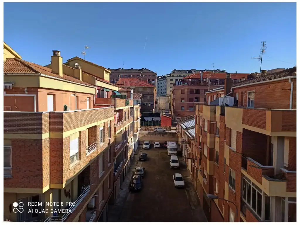 Vista exterior de Àtic en venda en Nájera amb Balcó