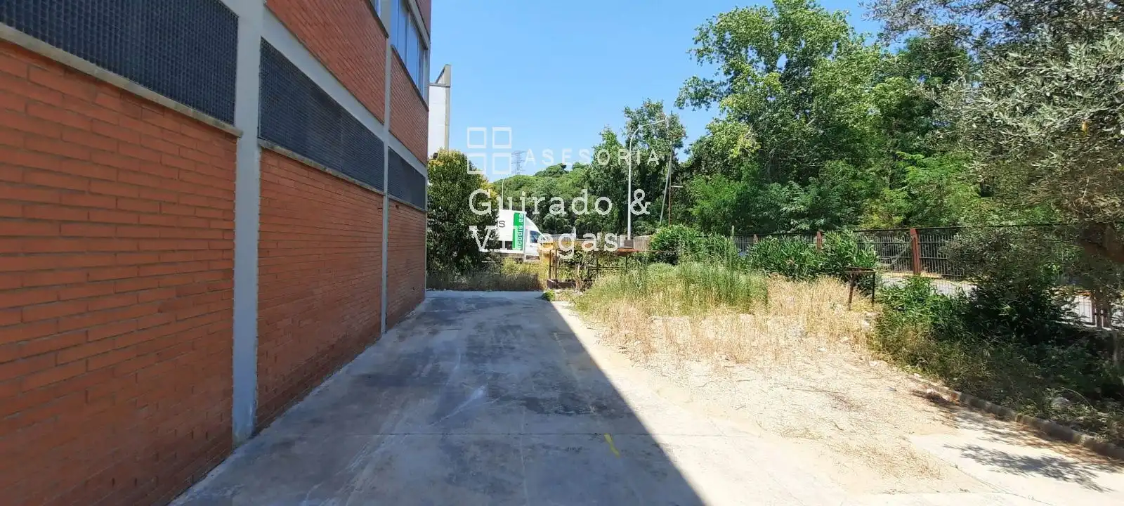 Vista exterior de Nau industrial en venda en Granollers