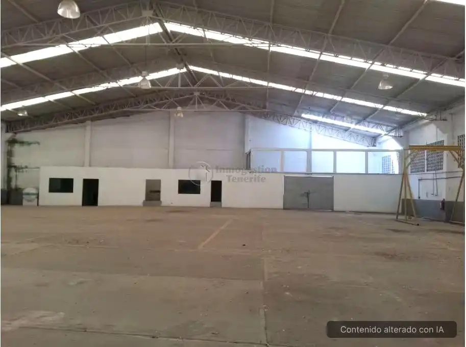 Vista exterior de Nave industrial de alquiler en Arona
