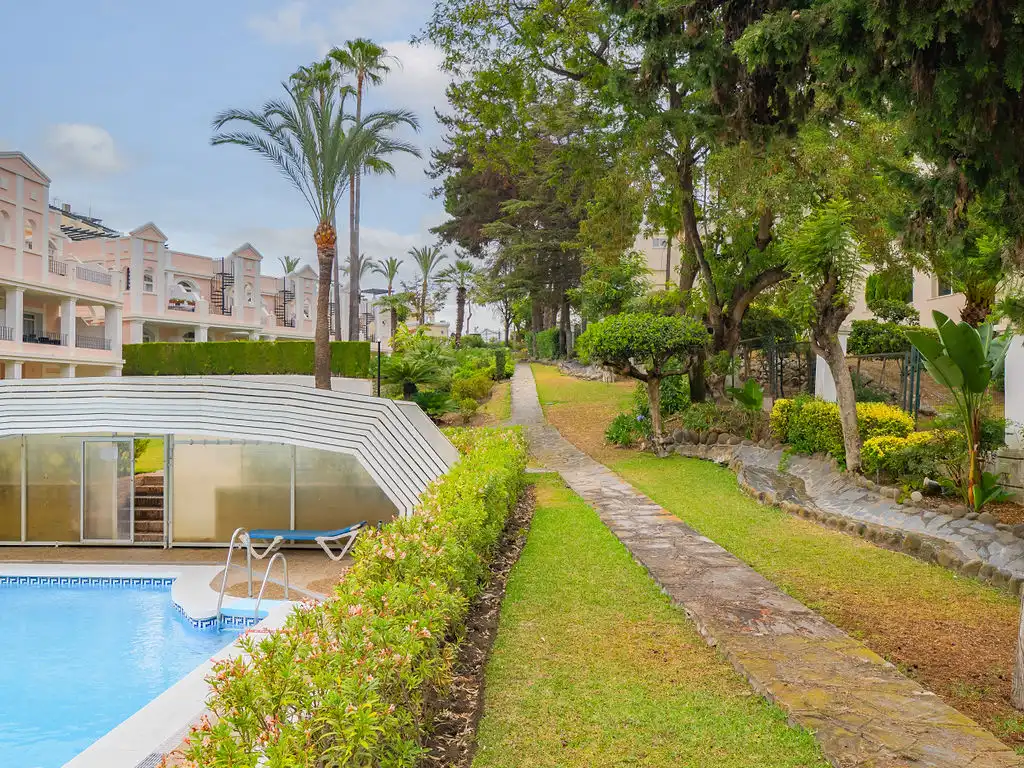 Jardín de Dúplex en venta en Marbella con Piscina