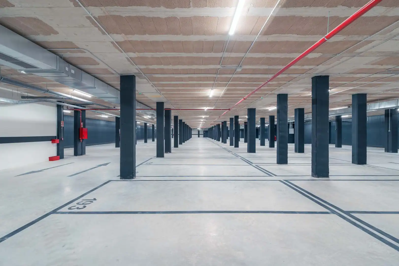 Parking with lift for sale in Calle del Valle de Navalmedio 2, imagen 3