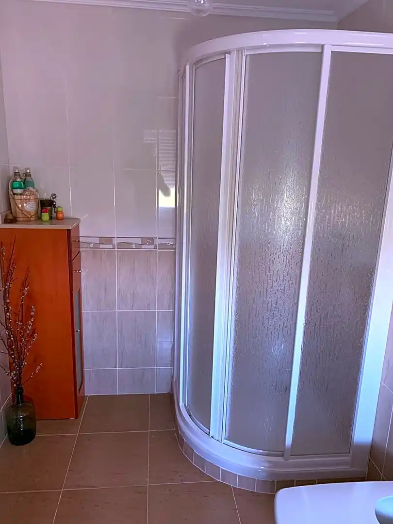 Bany de Casa o xalet en venda en  Logroño amb Calefacció, Parquet i Terrassa