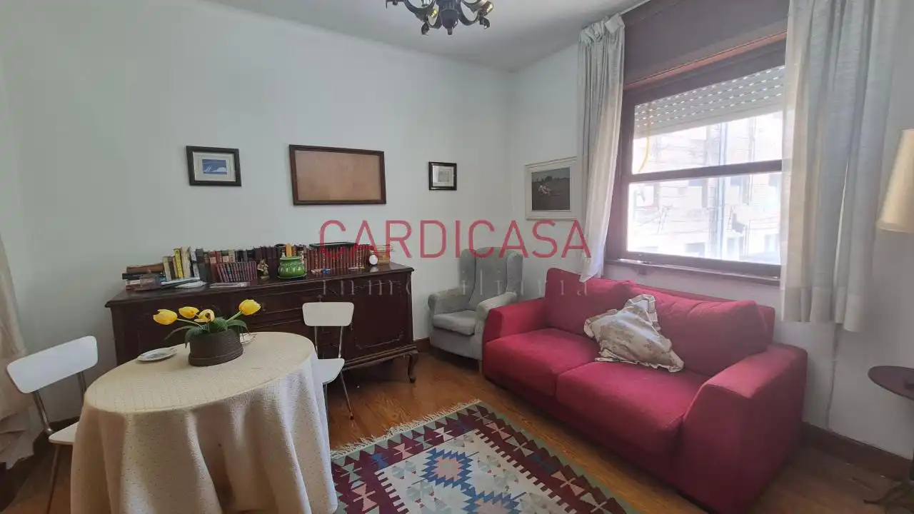 Sala d'estar de Pis en venda en Vigo  amb Calefacció i Moblat