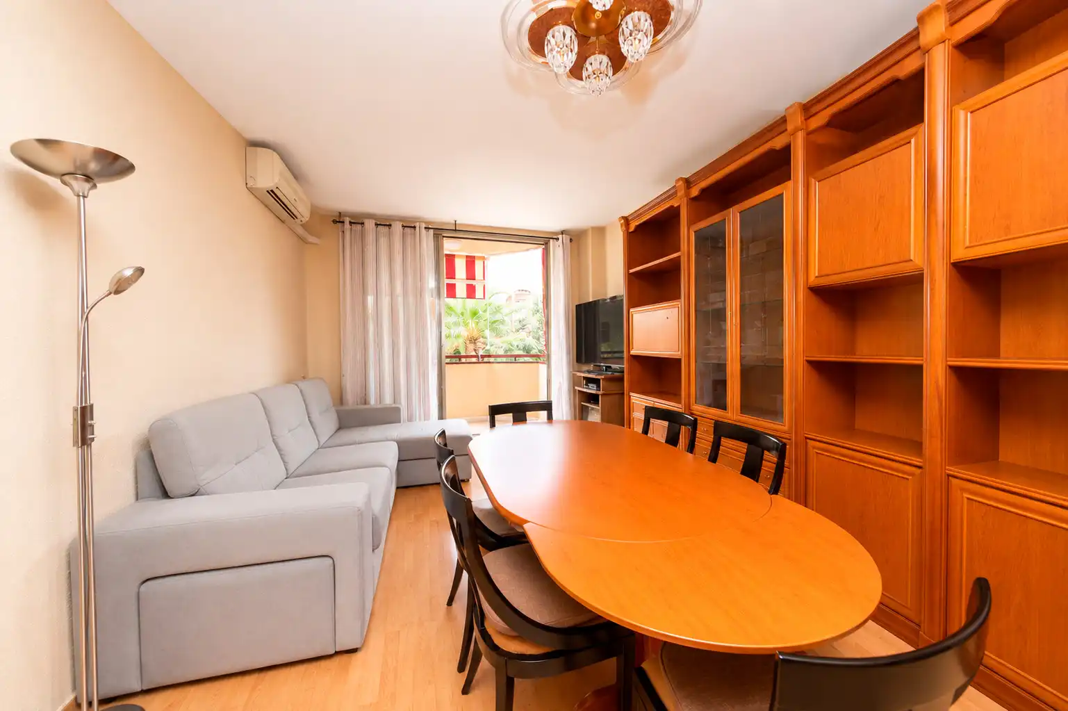 Sala d'estar de Pis en venda en Barcelona amb Aire condicionat, Parquet i Balcó