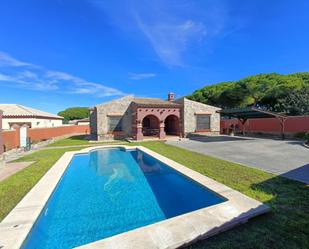 Vista exterior de Casa o xalet en venda en Chiclana de la Frontera amb Calefacció, Jardí privat i Terrassa