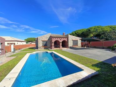 Chalet con piscina en venta en Las Lagunas - Campano