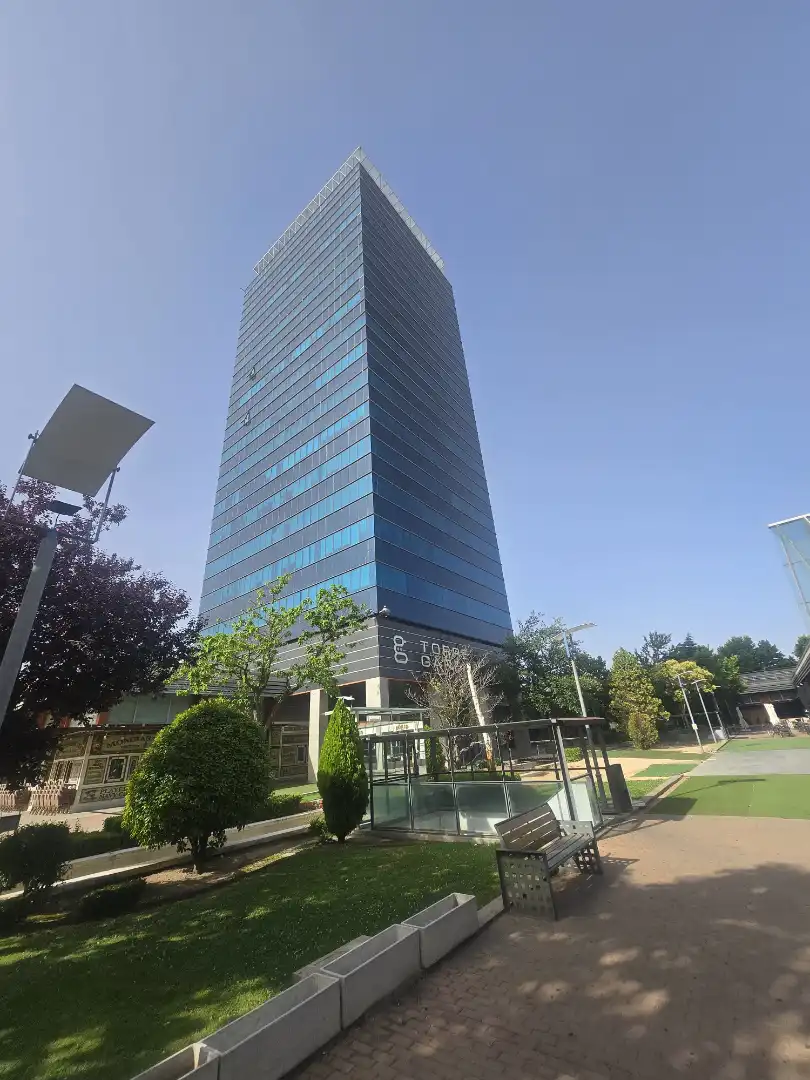 Außenansicht von Büro zum Verkauf in Alcalá de Henares mit Klimaanlage, Heizung und Internet