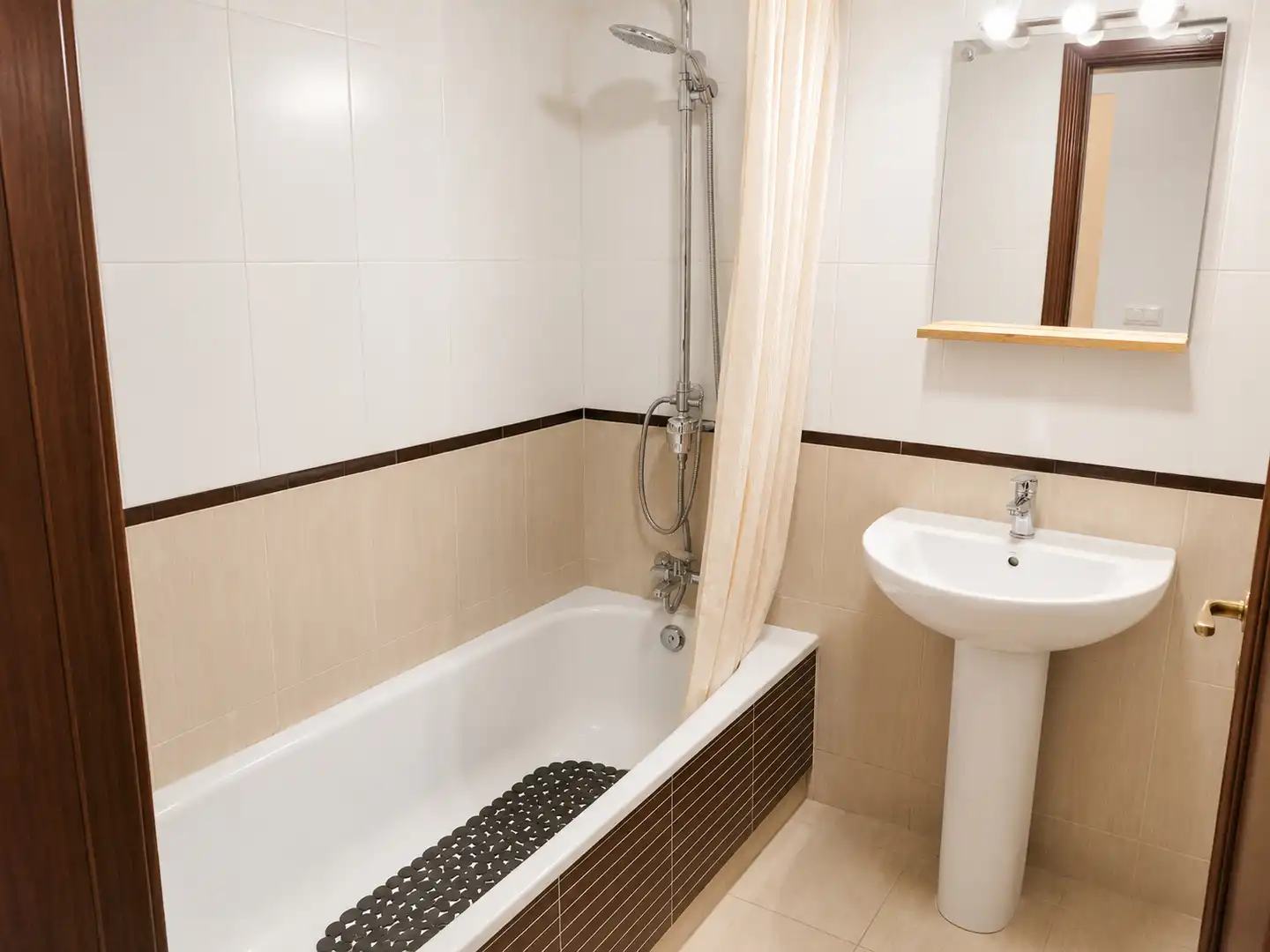 Bathroom of Flat for sale in Álora  with Terrace and Storage room
