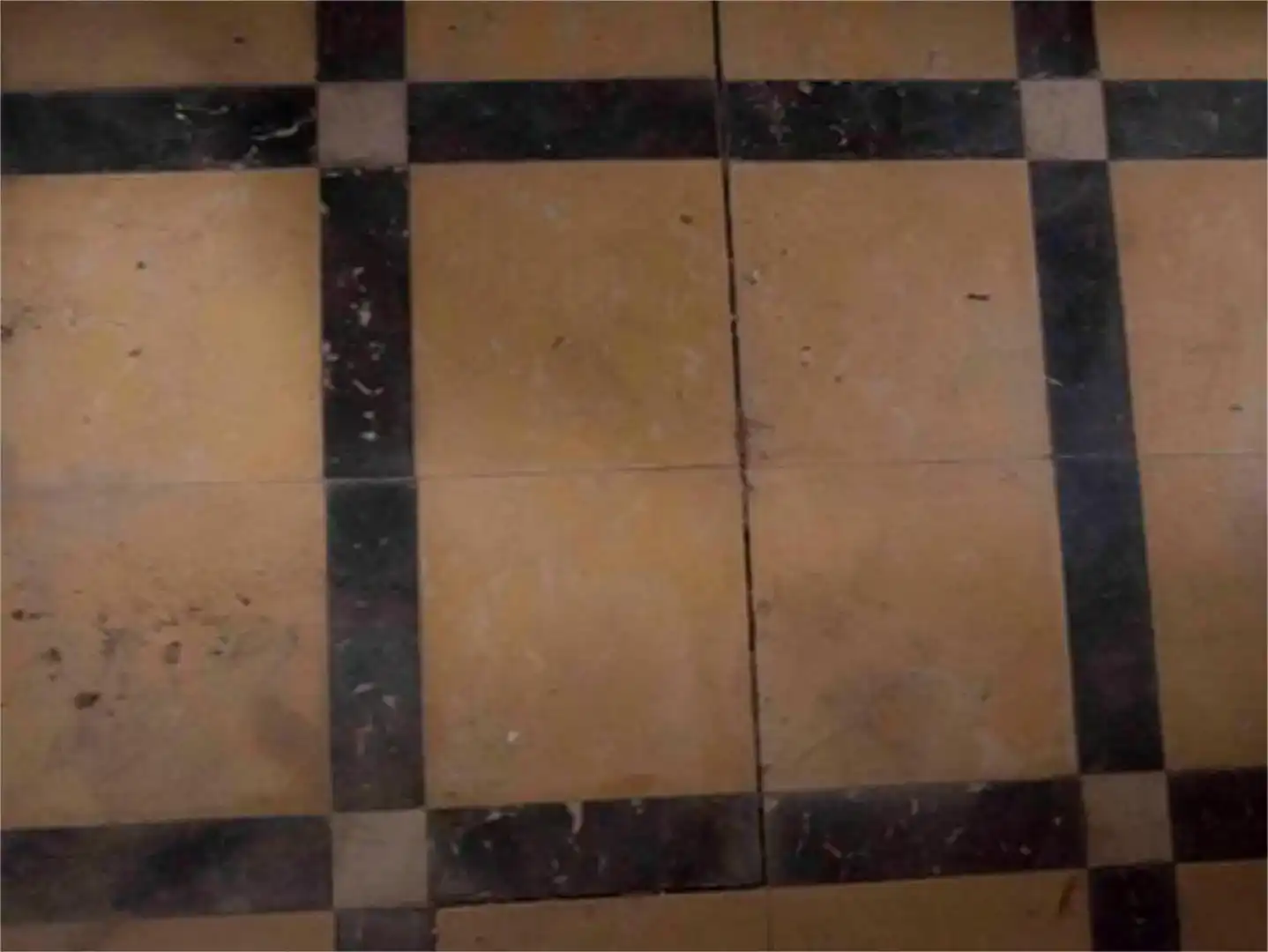 Piso en venta en Carmona con Balcón