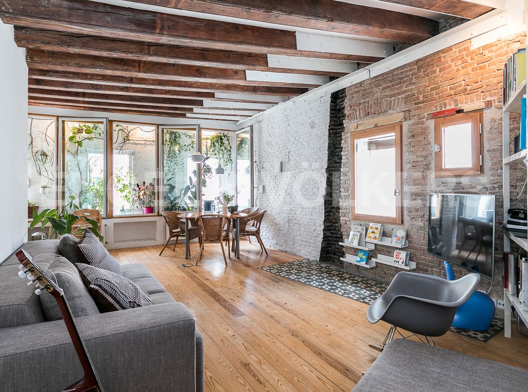 Living room of Apartment to rent in  Barcelona Capital  with Heating, Parquet flooring and Furnished