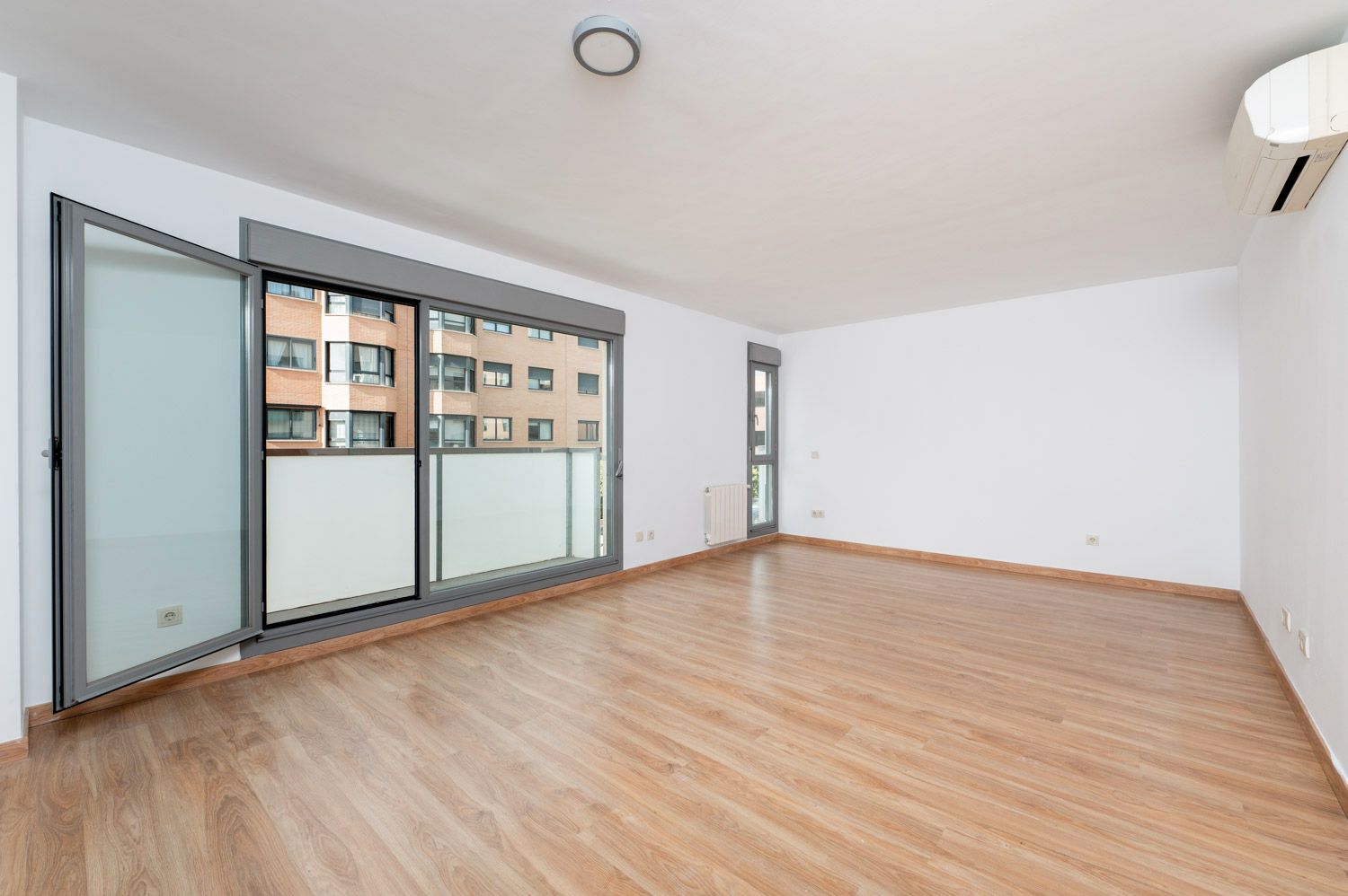 Sala de estar de Piso en venta en  Madrid Capital con Aire acondicionado, Parquet y Trastero