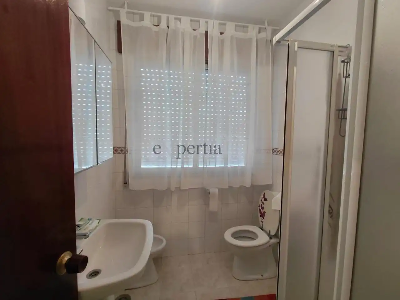 Badezimmer von Wohnung zur Miete in Boiro mit Heizung und Möbliert