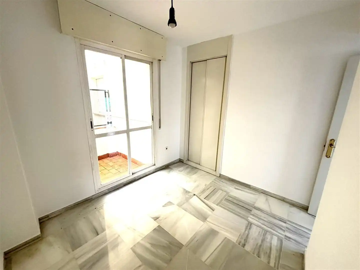 Dormitori de Apartament en venda en Marbella amb Aire condicionat i Terrassa