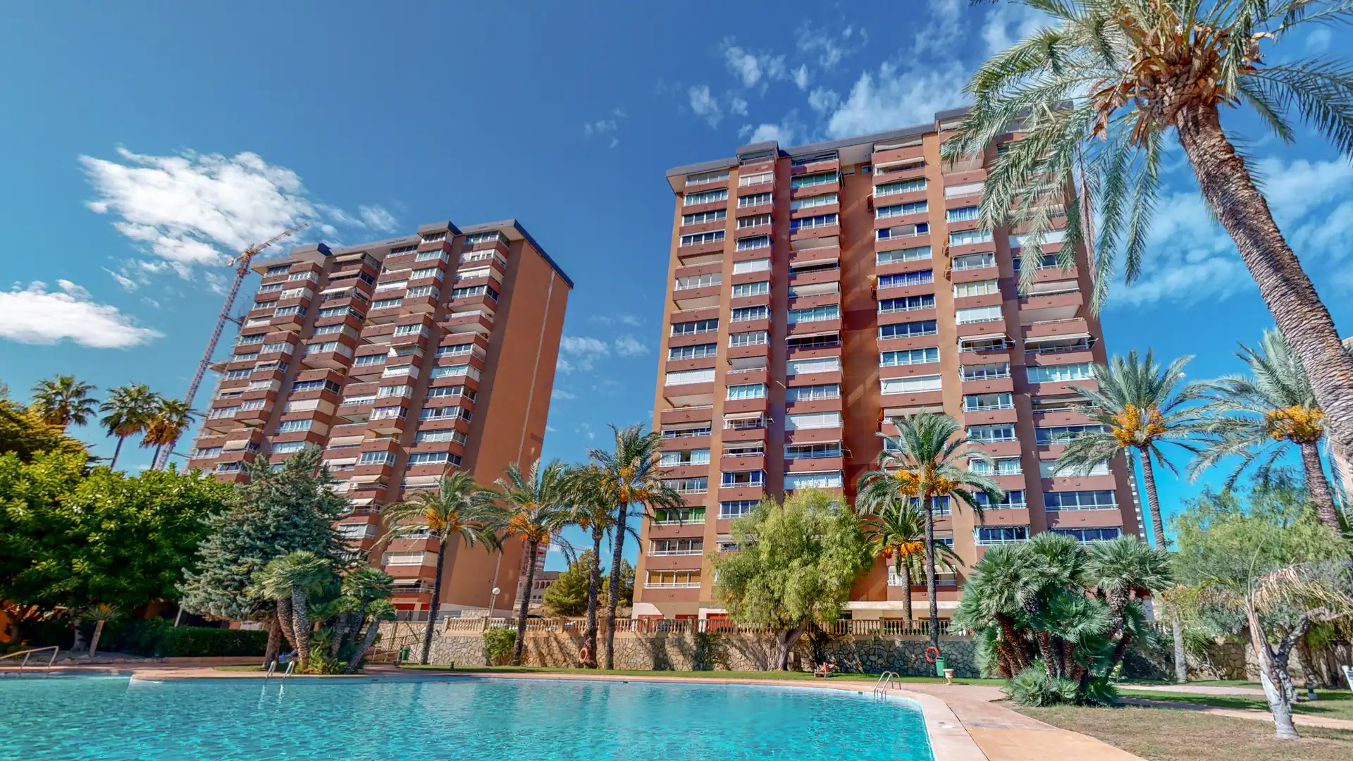 Vista exterior de Piso en venta en Benidorm con Piscina, Amueblado y Piscina comunitaria