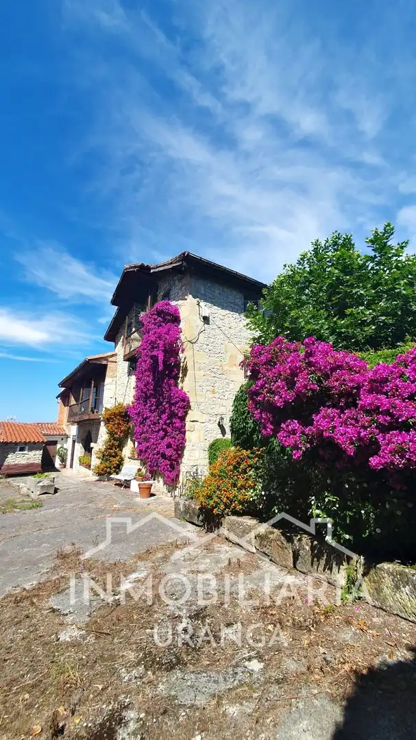 Außenansicht von Haus oder Chalet zum Verkauf in Ribamontán al Mar mit Heizung, Privatgarten und Terrasse