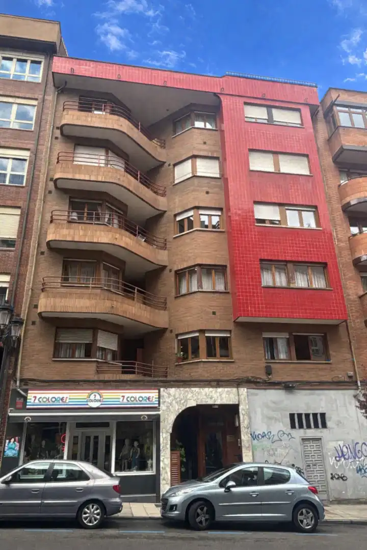 Vista exterior de Ático en venta en Oviedo  con Calefacción y Parquet