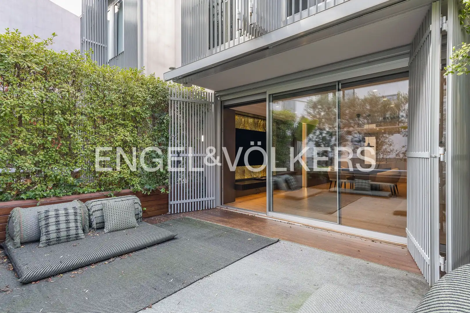 Terrassa de Casa o xalet en venda en Barcelona amb Aire condicionat, Calefacció i Jardí privat