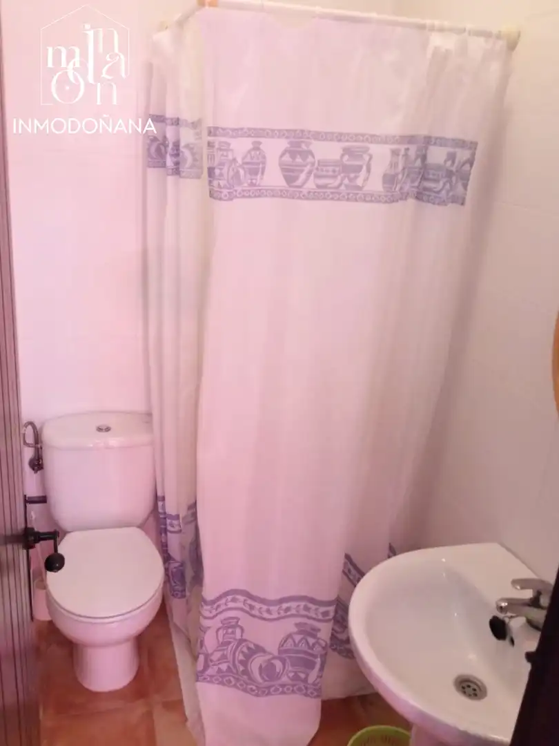 Baño de Casa adosada en venta en Almonte con Terraza y Amueblado