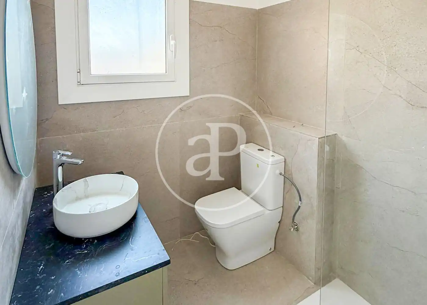 Baño de Piso en venta en Barcelona con Aire acondicionado, Calefacción y Terraza