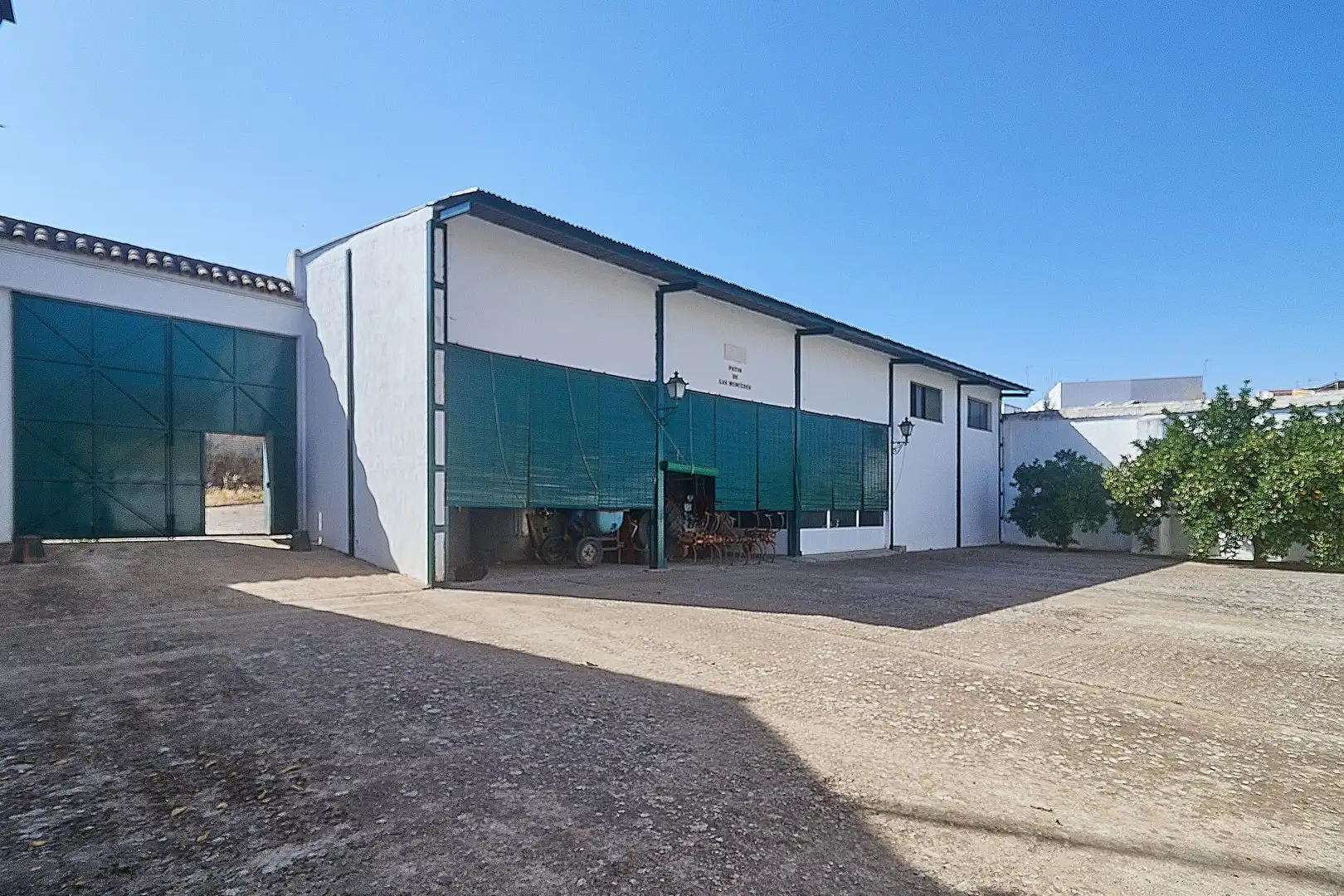 Vista exterior de Nave industrial en venta en Aguilar de la Frontera