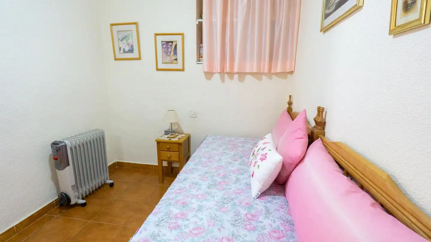 Habitación de Casa adosada en venta en Santa Pola con Terraza, Piscina y Amueblado