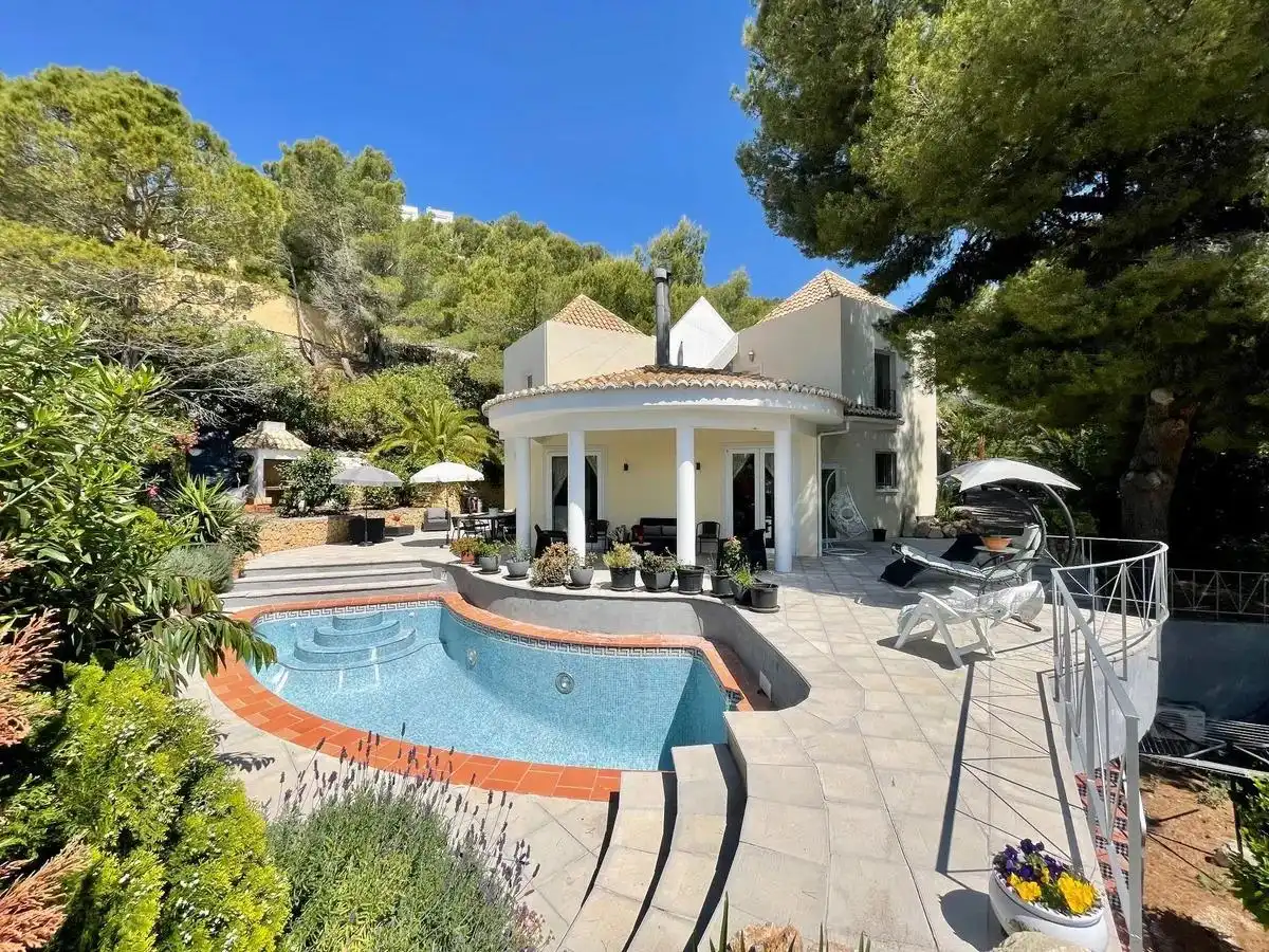 Detached house with pool for sale in Altea la Vella