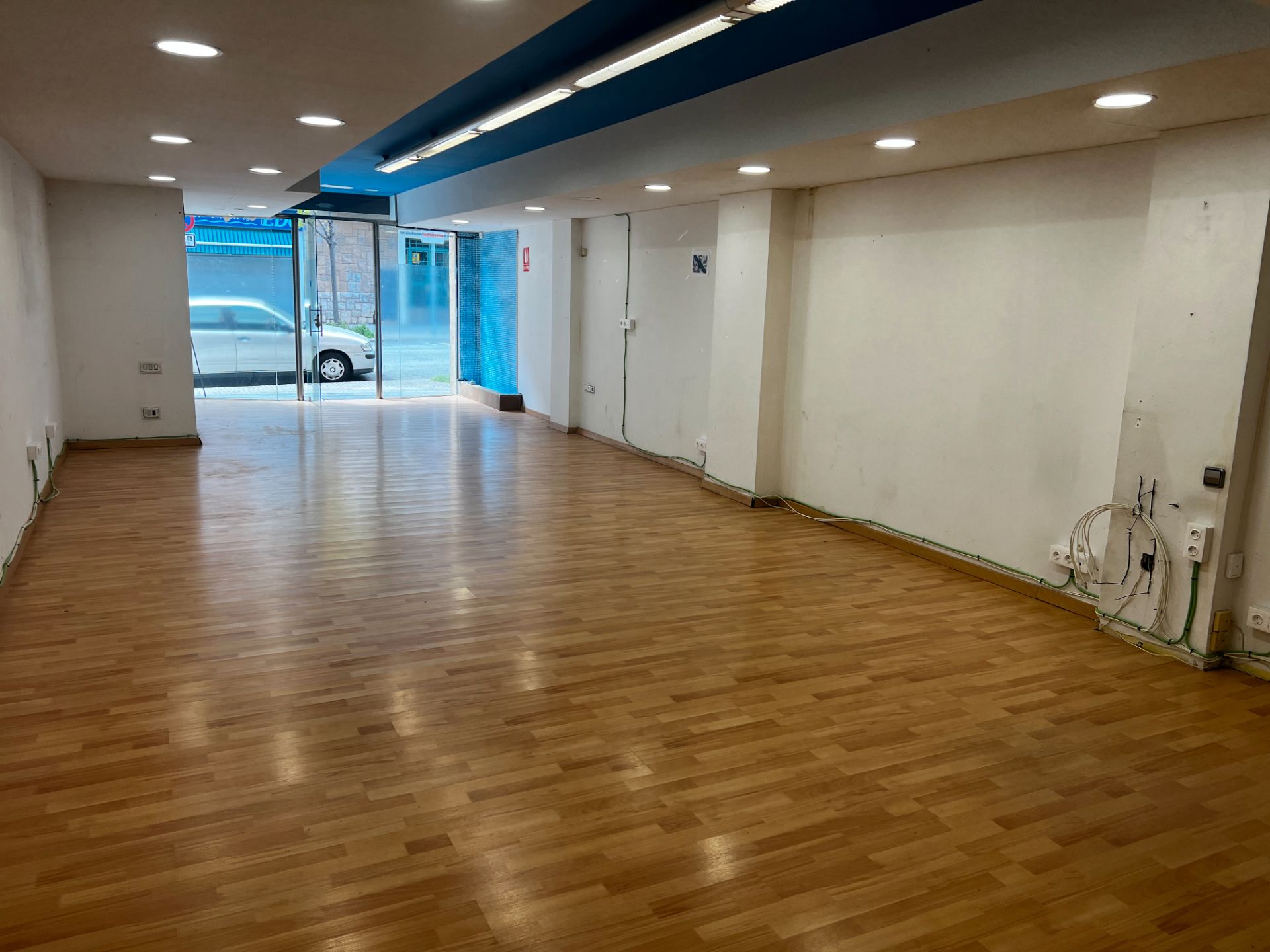 Local de lloguer en Terrassa amb Parquet i Internet