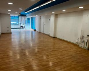 Local de lloguer en Terrassa amb Parquet i Internet