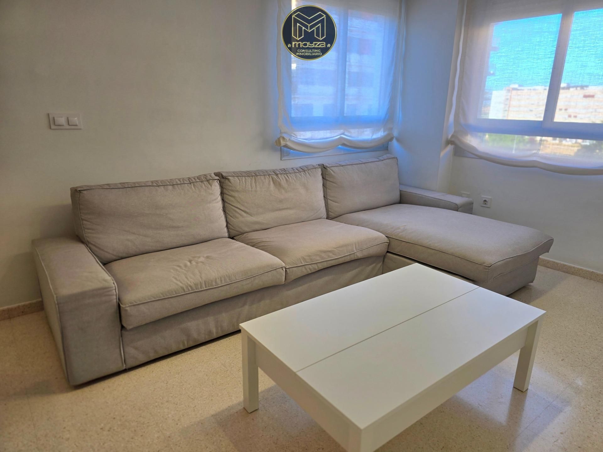 Sala d'estar de Pis en venda en  Jaén Capital amb Terrassa i Piscina comunitària