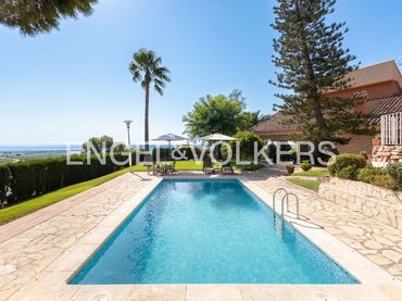 Casa con piscina en venta en Paseo de las Cumbres