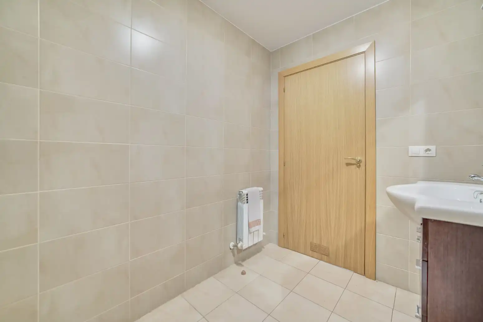 Bathroom of Detached homes for sale in Enériz / Eneritz  with Heating, Private garden and Parquet flooring