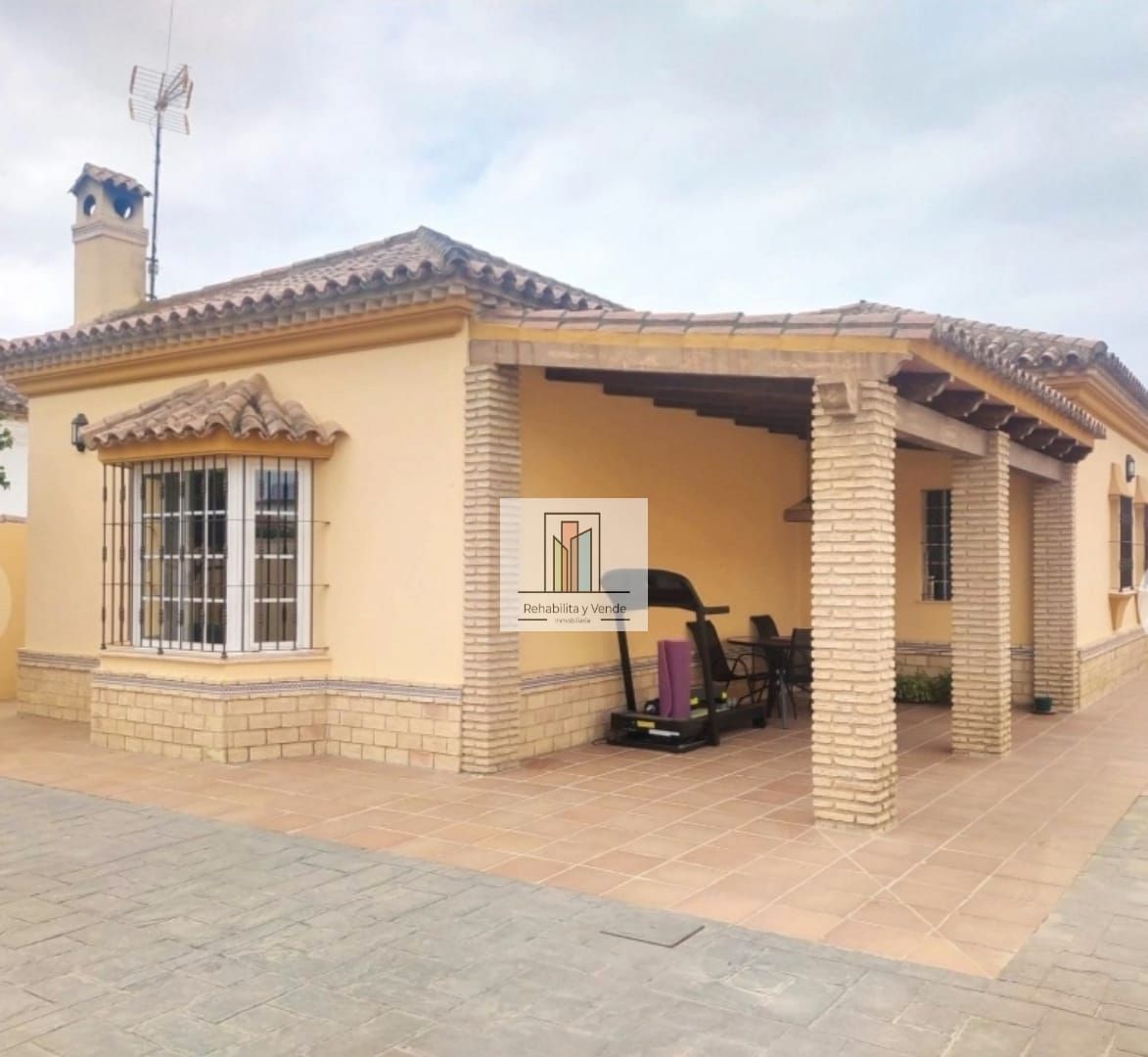 Vista exterior de Casa o xalet en venda en Chiclana de la Frontera amb Aire condicionat, Jardí privat i Traster