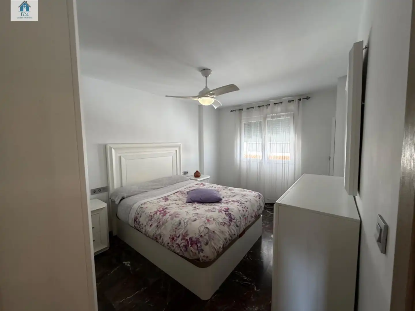 Habitación de Casa adosada en venta en La Zubia con Jardín privado y Balcón