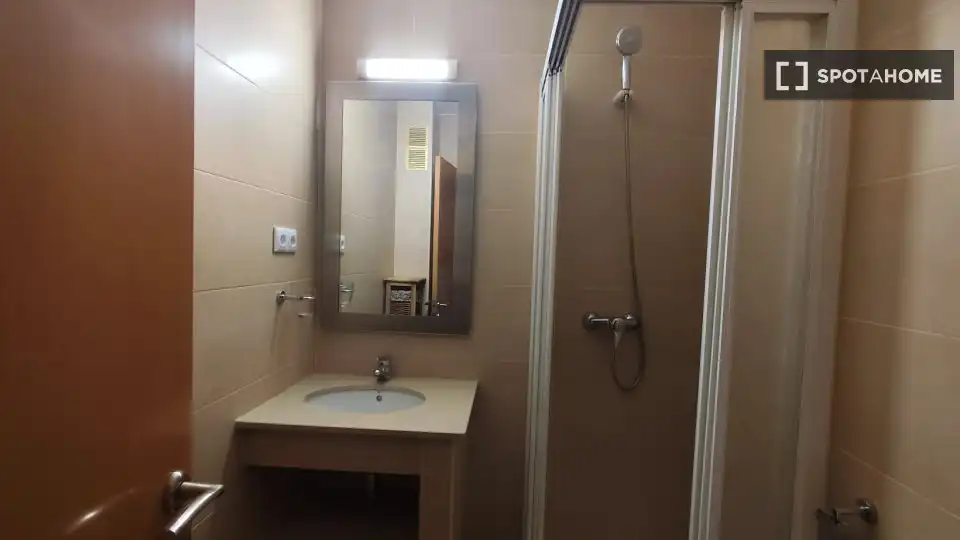 Room in Catalunya - Fontetes