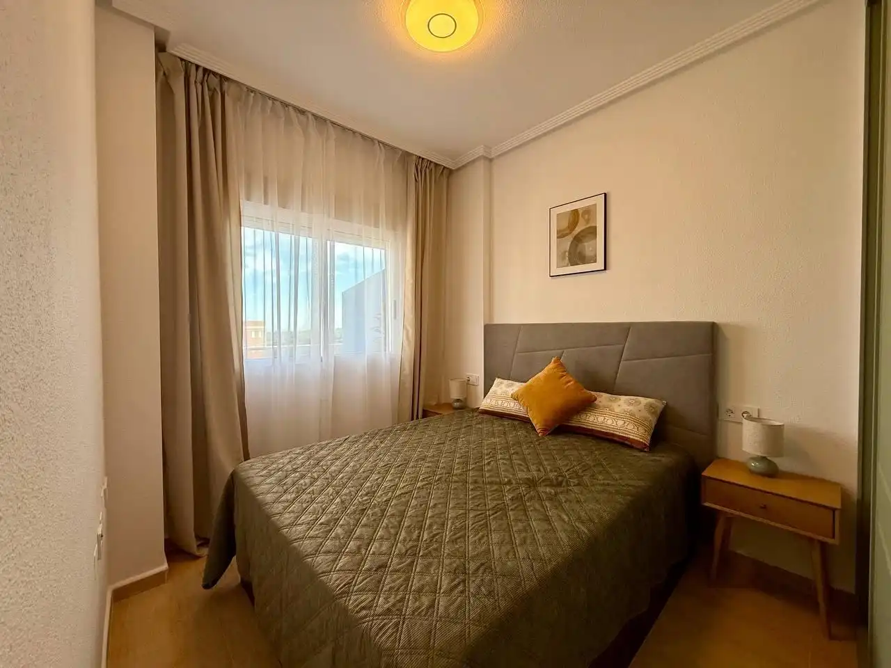 Habitación de Apartamento en venta en Guardamar del Segura con Aire acondicionado, Jardín privado y Terraza