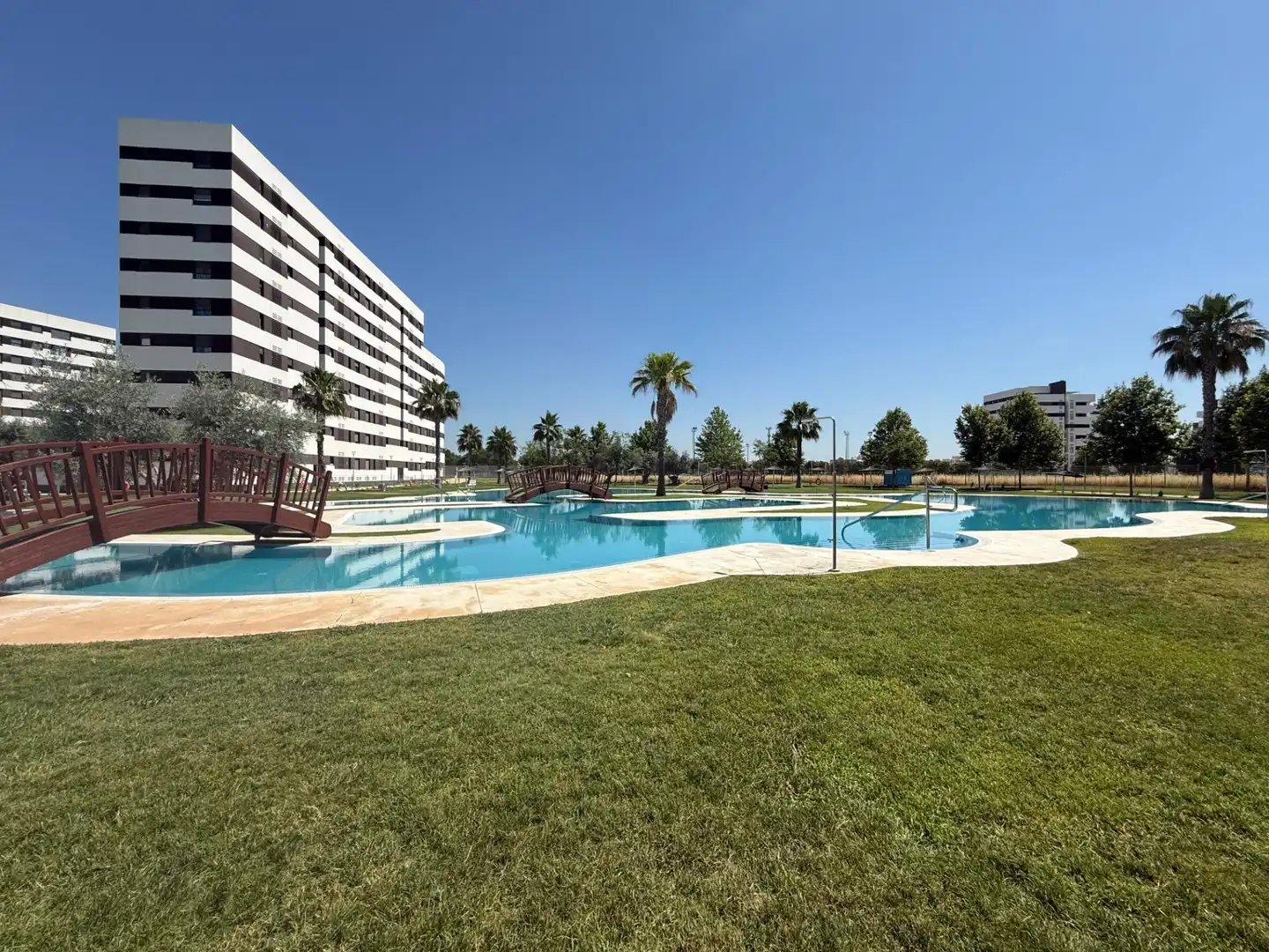 Schwimmbecken von Wohnung zur Miete in Sevilla mit Klimaanlage