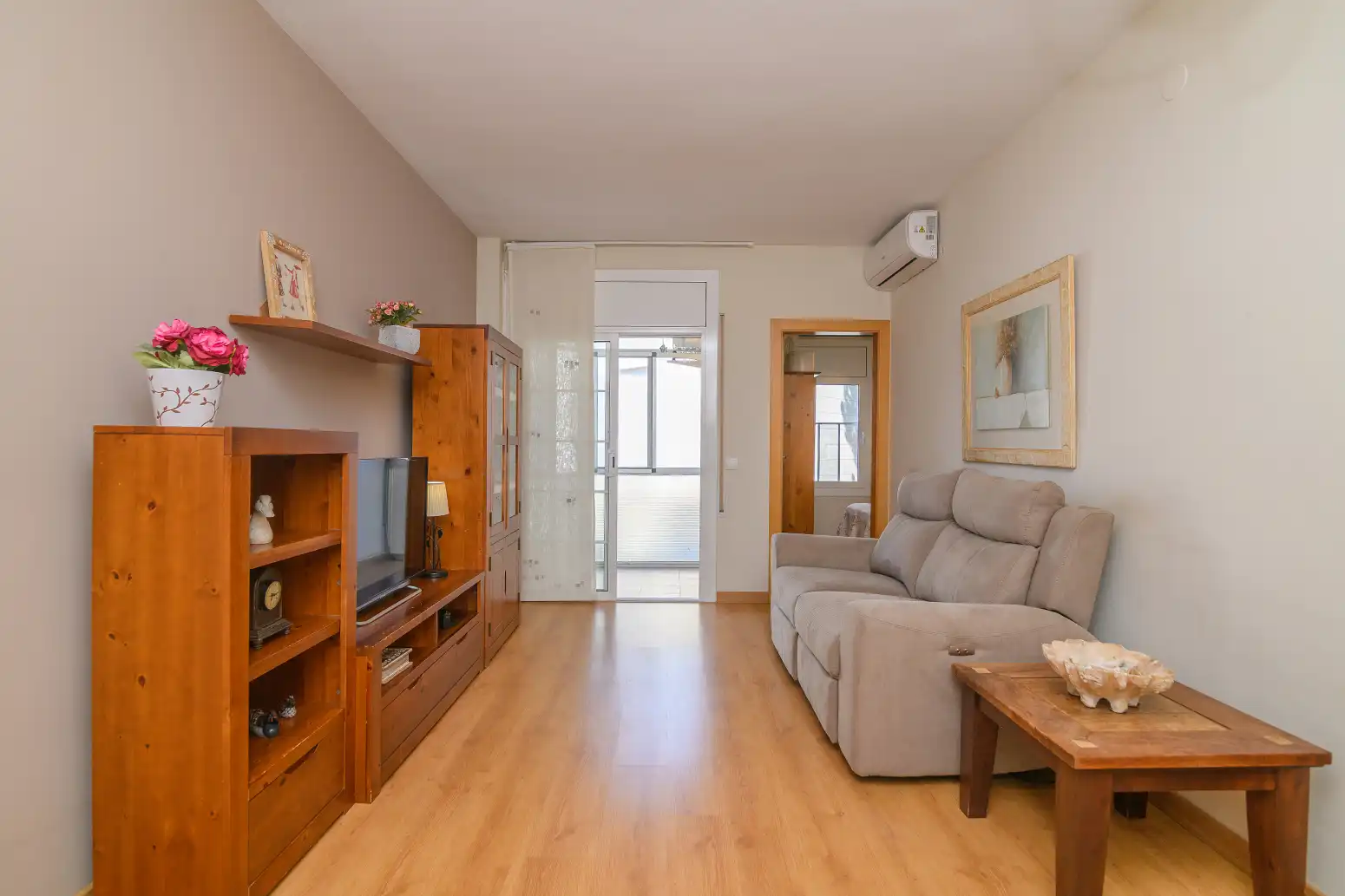 Sala de estar de Piso en venta en Sant Boi de Llobregat con Aire acondicionado, Calefacción y Parquet