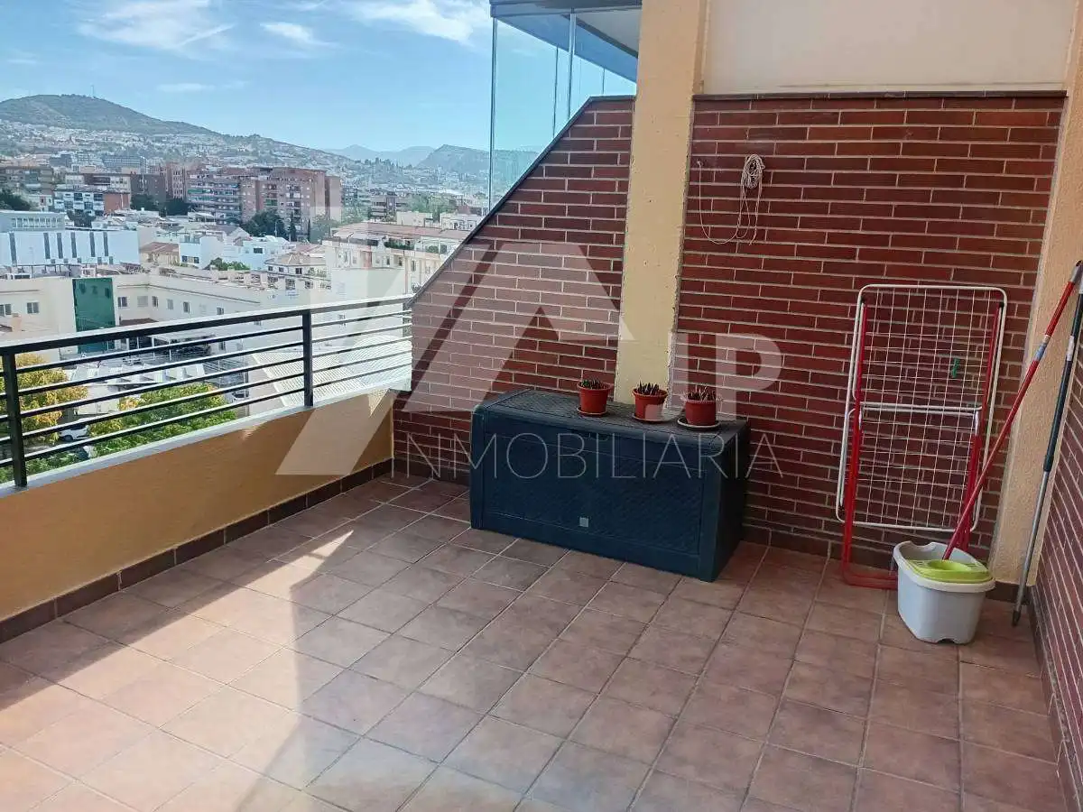 Dachboden zur Miete in Calle Mecina Bombarón, 7, Rosaleda - Juventud