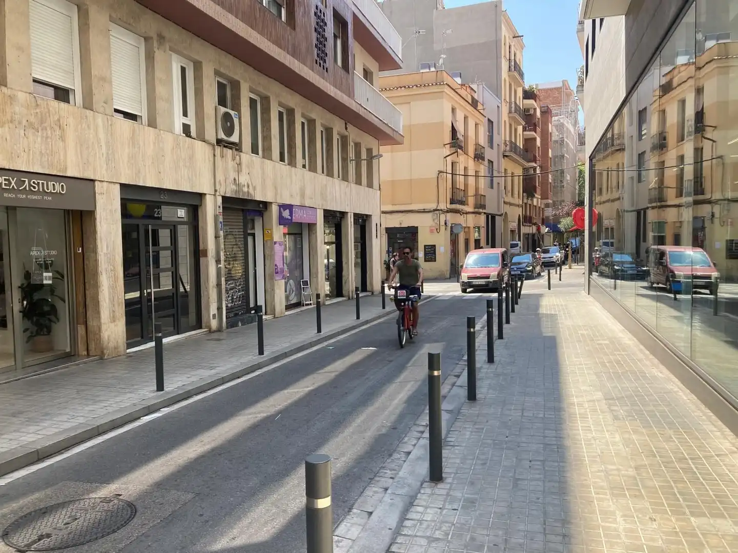 Vista exterior de Local de lloguer en Barcelona amb Aire condicionat