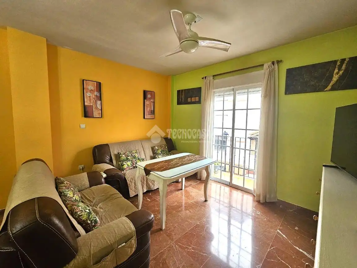 Sala d'estar de Casa adosada en venda en Parque de la Ermita