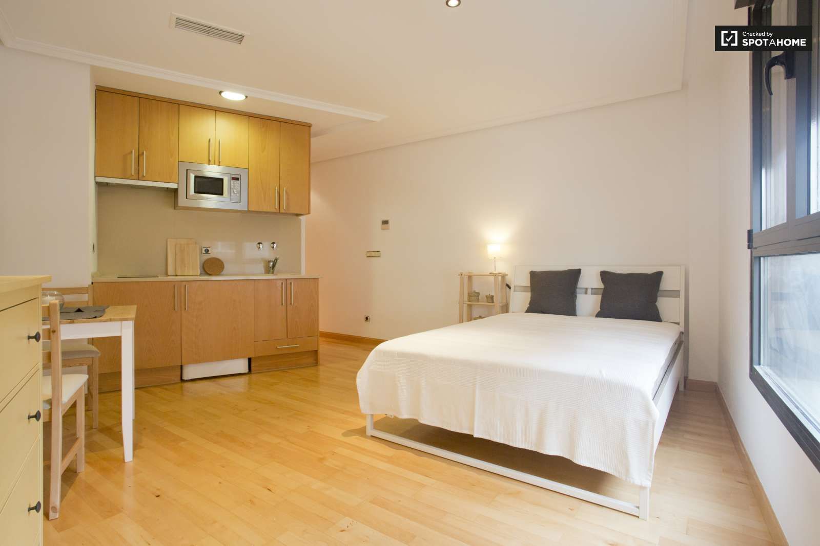 Bedroom of Study to share in  Madrid Capital  with Terrace