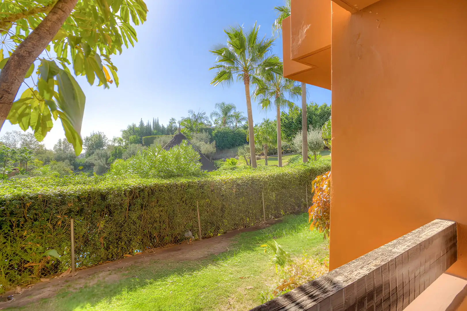 Jardí de Planta baixa en venda en Marbella amb Aire condicionat, Terrassa i Piscina