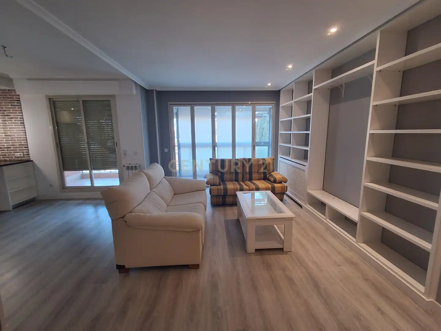 Sala d'estar de Dúplex de lloguer en Pozuelo de Alarcón amb Aire condicionat, Forn i Rentadora