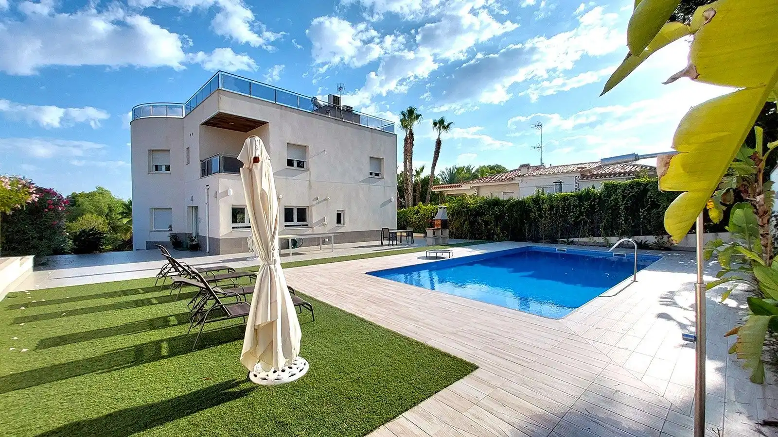 Chalet con piscina en venta en Los Balcones - Los Altos, imagen 3