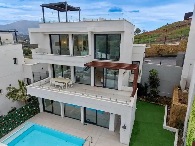Vista exterior de Casa o xalet de lloguer en Mijas amb Aire condicionat, Calefacció i Jardí privat